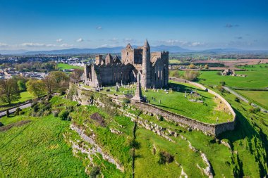 Cashel Kayası - Cashel, County Tipperary, İrlanda 'da tarihi bir yer.