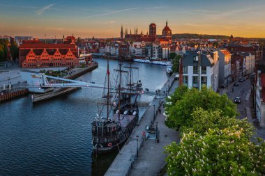 Motlawa nehri, Polonya 'nın ana şehri Gdansk' ın havadan manzarası.