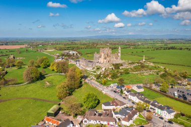 Cashel Kayası - Cashel, County Tipperary, İrlanda 'da tarihi bir yer.
