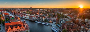 Motlawa nehri, Polonya 'nın ana şehri Gdansk' ın havadan manzarası.