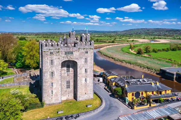 stock image 15th-century Bunratty castle in Co. Clare, Ireland
