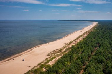 Yazın Sobieszewo, Polonya 'da Baltık Denizi sahilinin güzel manzarası