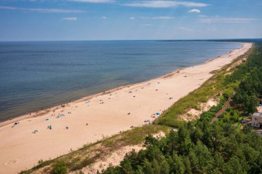 Yazın Sobieszewo, Polonya 'da Baltık Denizi sahilinin güzel manzarası