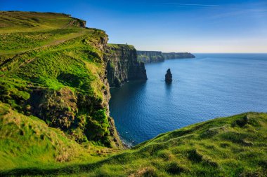 İrlanda 'nın Clare ilçesindeki Moher Kayalıkları' nın güzel manzarası.