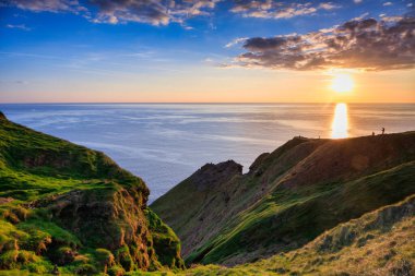 County Clare, İrlanda 'daki Moher Kayalıkları üzerinde güzel bir günbatımı..