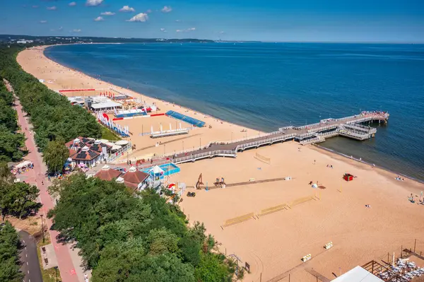 Yazın Gdansk Brzezno 'daki Baltık Deniz İskelesi, Polonya