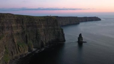 County Clare, İrlanda 'daki Moher Kayalıkları üzerinde güzel bir günbatımı..