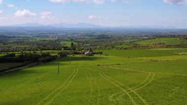 İrlanda 'nın yeşil çayır manzaralı Killarney, Co.