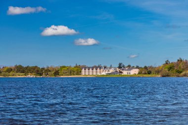 Kerry ilçesindeki Killarney göllerinin en büyüğü Lough Leane 'in manzarası. İrlanda