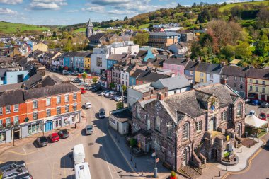 Macroom, İrlanda - 22 Nisan 2024: County Cork, İrlanda 'daki Macroom kasabasının mimarisi.