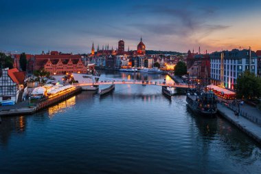 Gdansk, Polonya - 18 Temmuz 2024: The Main Town of Gdansk by the Motlawa River, Polonya.
