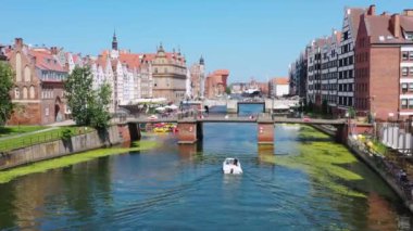 Gdansk, Polonya - 26 Haziran 2024: Yazın ana şehir Gdansk 'ın havadan manzarası, Polonya.
