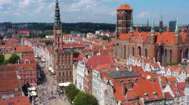 Gdansk, Polonya - 26 Haziran 2024: Yazın ana şehir Gdansk 'ın havadan manzarası, Polonya.