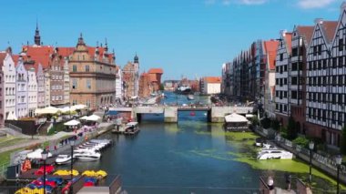 Gdansk, Polonya - 26 Haziran 2024: Yazın ana şehir Gdansk 'ın havadan manzarası, Polonya.
