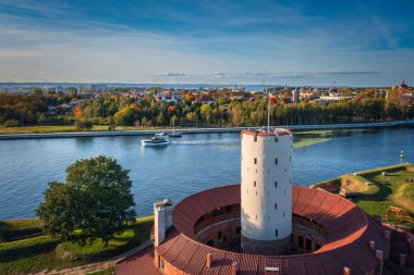 Gdansk, Polonya 'da sonbahar manzaralı Wisloujscie kalesi. Hava görünümü