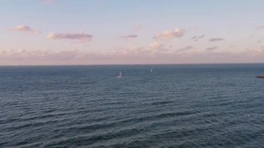 Gorki Zachodnie 'deki Baltık Denizi plajı, gün batımında, Gdansk. Polonya