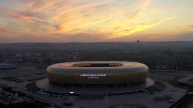 Gdansk, Polonya - 31 Ağustos 2024: Kehribar şekilli havacılık sahası - Polsat Plus Arena Baltık Denizi kıyısında gün batımında Polonya.