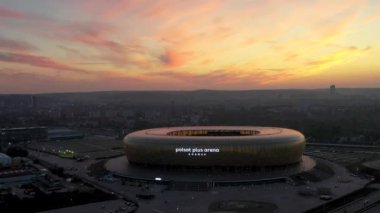 Gdansk, Polonya - 31 Ağustos 2024: Kehribar şekilli havacılık sahası - Polsat Plus Arena Baltık Denizi kıyısında gün batımında Polonya.