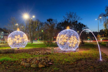 Polonya, Pruszcz Gdanski 'de Noel ışıkları.