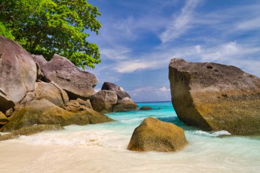 Tayland, Andaman Denizi kıyısındaki Similan Adaları 'nda güzel bir sahil.