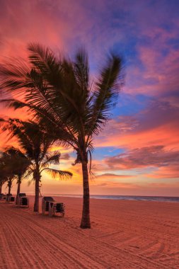 Bir Playa del Carmen Karayip Denizi, Meksika, sahilde gündoğumu