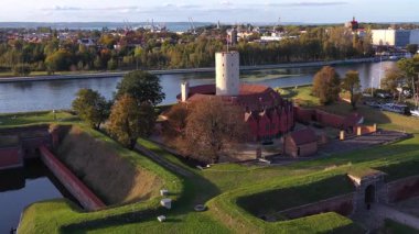 Gdansk, Polonya 'da sonbahar manzaralı Wisloujscie kalesi. Hava görünümü