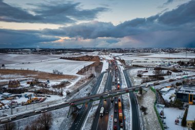 Yollardaki kış trafiği ve Gdansk 'ın çevre yolu tıkandı. Polonya