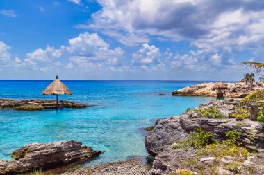 Karayip denizinin güzel kıyıları Playa Xcaret, Meksika.
