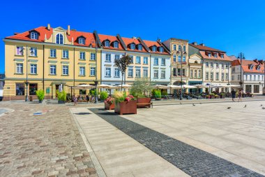 Bydgoszcz şehir merkezinin mimarisi Polonya 'daki Brda Nehri' nde.