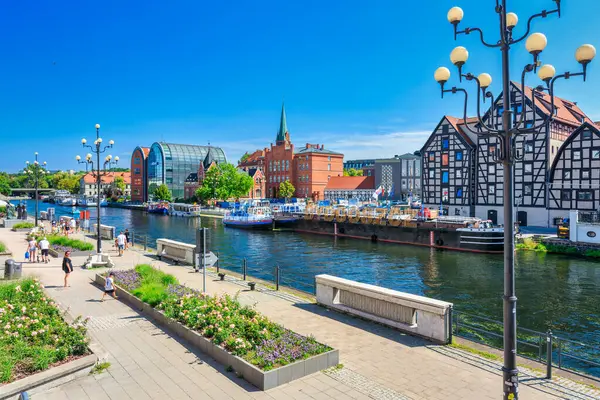 Bydgoszcz, Polonya - 20 Temmuz 2024: Bydgoszcz şehir merkezinin mimarisi.