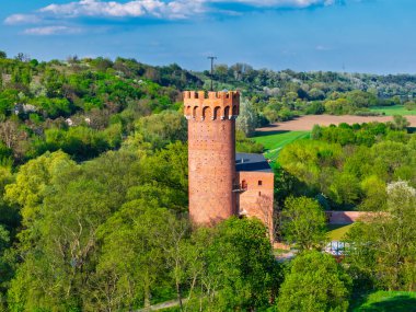 Polonya 'nın Swiecie kentindeki Wda nehrindeki Tötonik Kale.