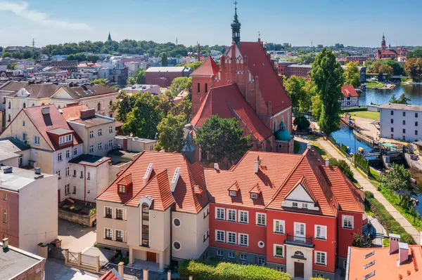 Bydgoszcz şehir merkezinin mimarisi Polonya 'daki Brda Nehri' nde.