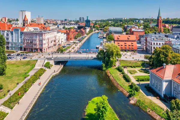 Bydgoszcz şehir merkezinin mimarisi Polonya 'daki Brda Nehri' nde.
