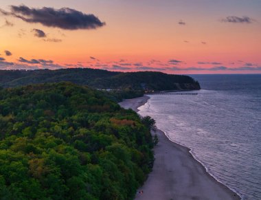 Gdynia Orlowo 'daki uçurum, Gdansk Körfezi, Polonya.