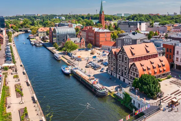 Bydgoszcz, Polonya - 20 Temmuz 2024: Bydgoszcz şehir merkezinin mimarisi.