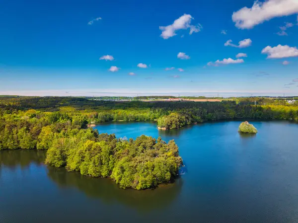 Yazın Straszyn Gölü 'nün havadan manzarası, Polonya