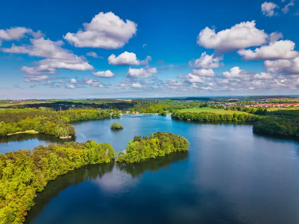 Yazın Straszyn Gölü 'nün havadan manzarası, Polonya