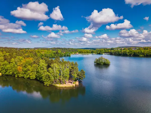 Yazın Straszyn Gölü 'nün havadan manzarası, Polonya