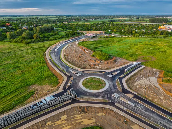 Pruszcz Gdanski 'deki yeni yolun inşaatı. Polonya