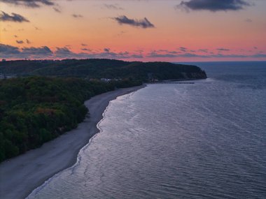 Gdynia Orlowo 'daki uçurum, Gdansk Körfezi, Polonya.
