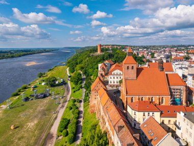 Wisla nehri, Polonya'da tahıl ambarları ile Grudziadz güzel mimarisi