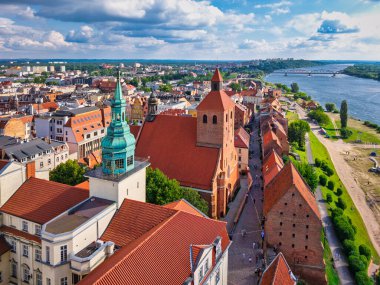 Wisla nehri, Polonya'da tahıl ambarları ile Grudziadz güzel mimarisi