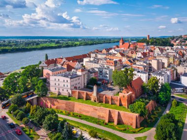 Wisla nehri, Polonya'da tahıl ambarları ile Grudziadz güzel mimarisi