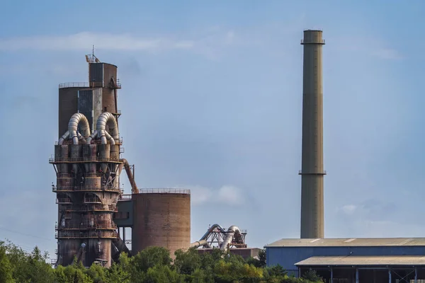 採石場の煙突と産業機器 — ストック写真
