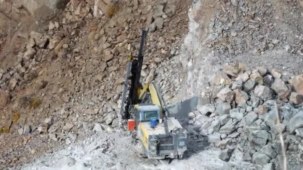 Máquina Perfuração Pedreira Mineração Céu Aberto Sloupno Quarry República Checa — Vídeo de Stock