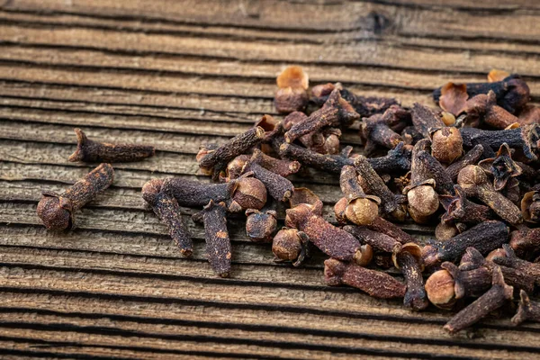 Clove Spice Wooden Board Syzygium Aromaticum — Stock Photo, Image