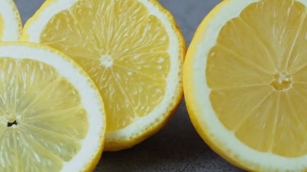 Свежий Желтый Лимон Черном Фоне — стоковое видео