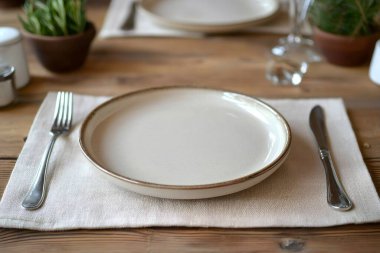 Kırsal masadaki keten örtülü boş seramik tabak yemek için hazır. Yapay zeka üretken