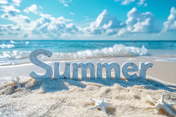 Sahildeki kumsalda deniz yıldızları ve güzel mavi okyanuslar ve arka planda bulutlarla dolu beyaz bir yazı. Yapay zeka üretken