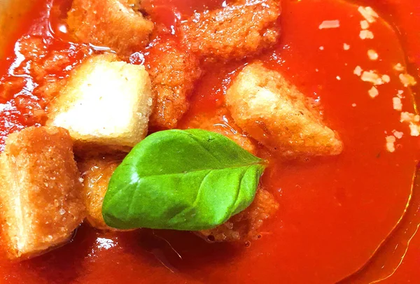 Вкусный Томатный Суп Базилик — стоковое фото